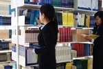 Nhân viên trường học kiêm nhiệm thêm việc khác có được tính tăng giờ?