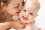 Một số loại virus nguy hiểm có thể lây nhiễm cho trẻ từ nụ hôn 