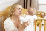 Làm gì khi trẻ sơ sinh bị trớ?