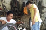 Bác thương binh sửa xe đạp "nổi tiếng" nhất Kỳ Sơn