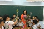  Bạn nghĩ gì trước trào lưu phụ huynh tặng quà thầy cô trên lớp?