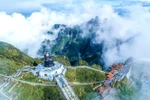 Ngắm dáng chùa Việt ẩn trong dáng núi, đẹp kỳ ảo giữa chốn mây bồng Fansipan