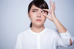 9 sai lầm về chăm sóc mắt đa số mọi người đều đang mắc phải