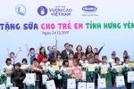 Quỹ sữa Vươn cao Việt Nam đem niềm vui đến với trẻ em tỉnh Hưng Yên