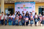 Vui tết thiếu nhi cùng trẻ em vùng cao