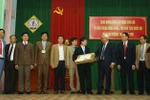 Phó Chủ tịch Quốc hội tặng quà và chúc tết Trường phổ thông trung học Trần Phú