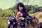 Hot girl Senmi Nguyễn Phương cực ngầu cùng moto "khủng"