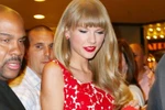 Taylor Swift xuất hiện nổi bật sau tin đồn đính hôn