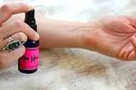 Tự chế lọ xịt khử mùi 'siêu dễ'