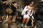 Ảnh: Người New York hưởng ứng ngày "Không mặc quần" (P2)