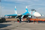 Ảnh đẹp trong ngày: Khi Su-27 lắp đầy tên lửa không đối không dưới cánh