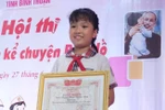Kim Ngân cùng thầy cô giáo và các bạn cùng phụ họa (Ảnh nhân vật cung cấp)