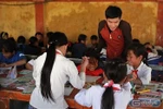 Giáo viên vẫn hưởng mọi chế độ cũ cho đến khi có quyết định mới về mức lương (Ảnh minh họa: Báo Lao động)