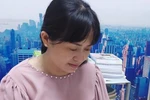 Học sinh nghèo hớn hở khi nhận được đồ sách vở và đồ dùng học tập (Ảnh nhân vật cung cấp)