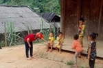 Giáo viên mong bữa cơm có thịt, thêm tấm áo để mùa đông của trẻ bớt giá lạnh