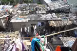 Xóm ngụ cư ven sông Hồng