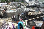 Xóm ngụ cư ven sông Hồng