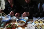 Vui buồn đám cưới quê