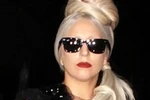Lady Gaga vượt qua "huyền thoại" Steve Jobs 