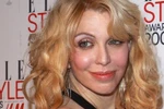 Courtney Love giúp Lindsay Lohan trở lại?