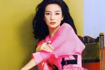 Triệu Vy khoe nét đẹp dịu dàng