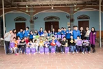 Đoàn Thanh niên UTM thăm, tặng quà và san sẻ yêu thương với hoàn cảnh khó khăn