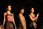 3 hoa hậu Việt Nam 2006, 2008, 2010 kiêu sa sải bước