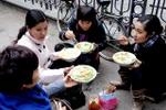 Ngày đầu tiên đi làm, dân công sở "vật vã" tìm quán ăn