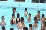 Hà Nội: Trời nắng nóng, chọn bể bơi nào để 'giải nhiệt'?