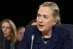 Hillary Clinton đập bàn tại Thượng viện Mỹ