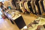 Cửa hàng quần áo Bắc Kinh treo biển cấm người Trung Quốc