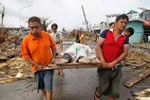 Philippines: Cứu hộ vẫn vô cùng khó khăn, có thể phải thiết quân luật