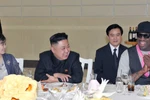 Vợ chồng Kim Jong-un mở tiệc thết đãi Dennis Rodman
