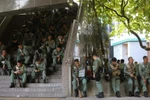 Biểu tình ở Hồng Kông: Cảnh sát chống bạo động được lệnh rút lui