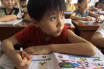  Bỏ dạy tiếng Anh tiểu học, bỏ thi tiếng Anh để "cứu" tiếng Trung Quốc