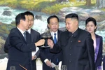 Vợ chồng Kim Jong-un tuyển nữ nhân viên an ninh hộ tống