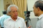Ngoài thầy Hồ Ngọc Đại, còn cá nhân nào ở Bộ Giáo dục có cổ phần bán sách?