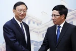 Hoàn Cầu "đổi giọng" anh em, Nhân Dân nhật báo tiếp tục dọa Việt Nam