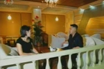 Kim Jong-un cùng vợ ngồi quán cafe, phì phèo thuốc lá