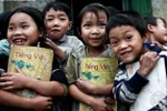 Mong Quốc hội giám sát, làm rõ kinh phí cho chương trình, sách giáo khoa