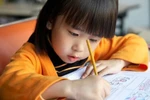 Để con tả văn thực hay rập khuôn giả dối? 