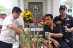Phước Sang, Quyền Linh, Tuấn Anh thăm mộ Lê Công Tuấn Anh 