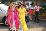 Người Sài Gòn xúng xính áo dài du xuân