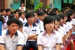 Trường bắt học sinh lớp 12 đi học ngày... 1/5