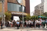 Starbucks lạc lõng giữa “gu” uống cà phê của người Sài Gòn