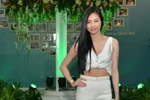 Ngô Thanh Vân lộ vòng eo nõn nà