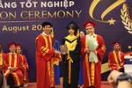 Trường Quốc tế trao bằng tốt nghiệp cho hơn 800 tân thạc sĩ, cử nhân năm 2024