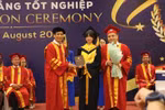 Trường Quốc tế trao bằng tốt nghiệp cho hơn 800 tân thạc sĩ, cử nhân năm 2024
