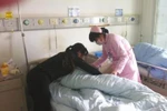 Bị cắn "của quý" trước mặt đám đông vì thách cược 100 triệu đồng?