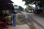 Cần Thơ: Đi xe hơi phát tờ rơi... "đòi" chồng